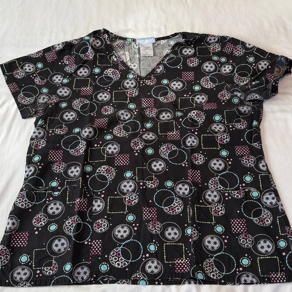 Women’s SB Scrubs Black and White Geometric Top